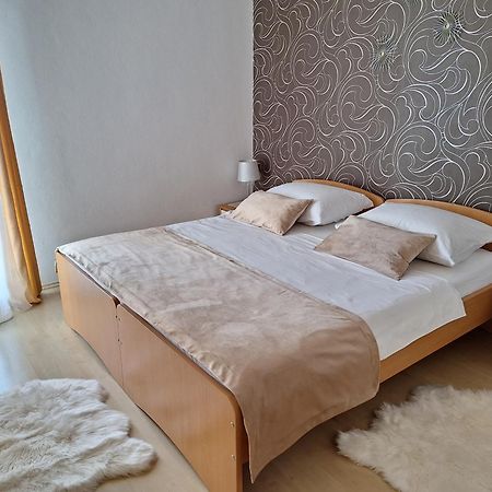 Villa Suzy-Apartments Suzana Lovran Buitenkant foto