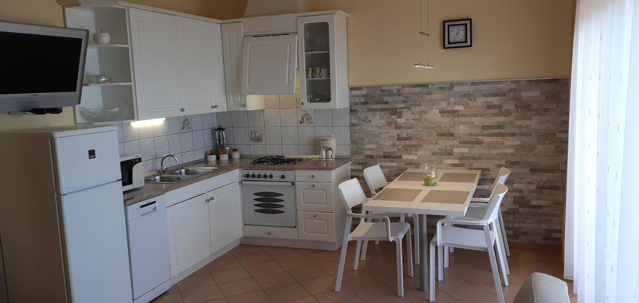 Villa Suzy-Apartments Suzana Lovran Buitenkant foto