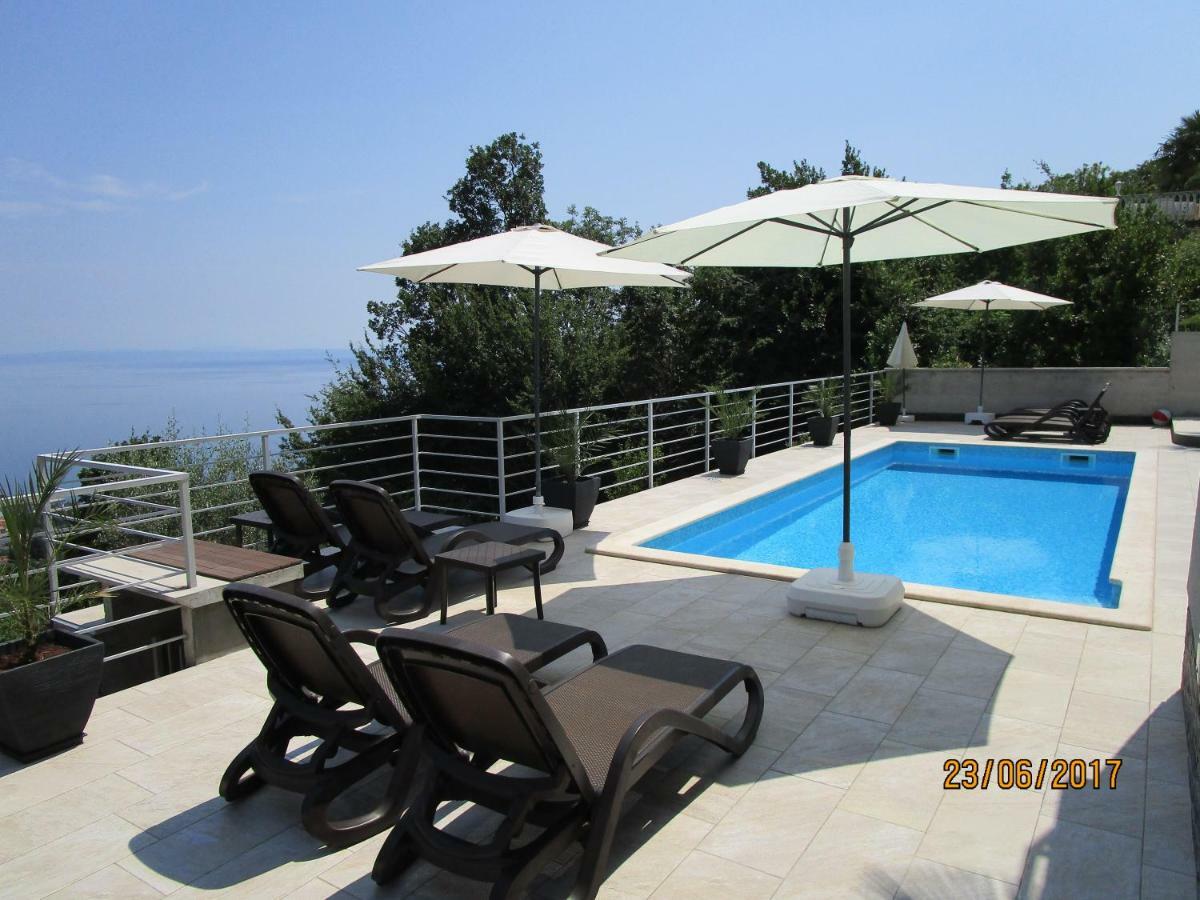 Villa Suzy-Apartments Suzana Lovran Buitenkant foto